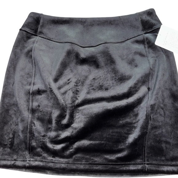 Lululemon Athletica Black HR Mini Skirt - Picture 5 of 7